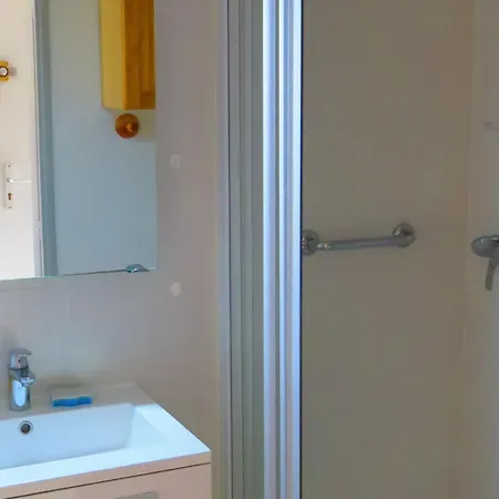 Appartement 2 Pieces Avec Parking Prive, Sete - Fr-1-472-123 *